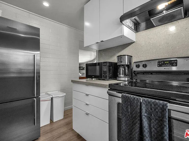 25202 Piuma Rd — Photo 33