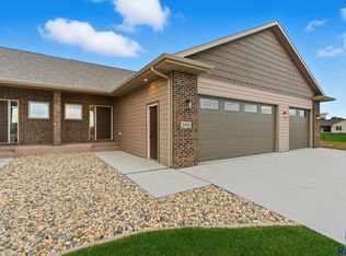 2401 E Joshua Cir, Sioux Falls, SD 57108
