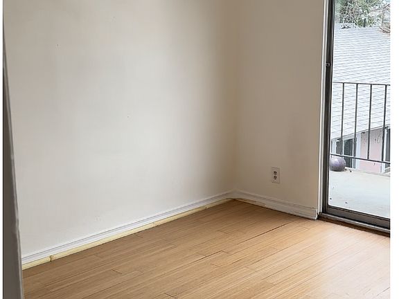 4th image of 721 W 54th St APT 4