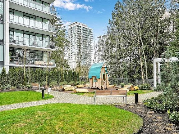 5th image of 585 Austin Ave #606