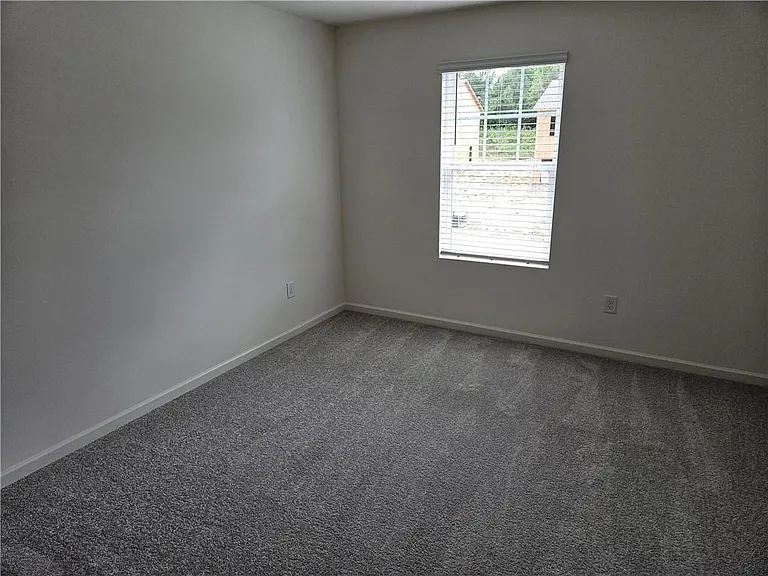 326 Silverton Dr — Photo 10