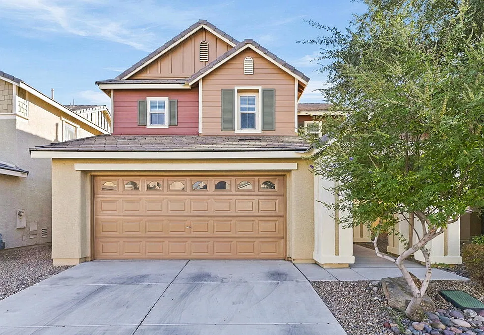 25 Copper Pine Ave
