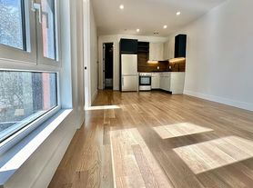 391 Meeker Ave