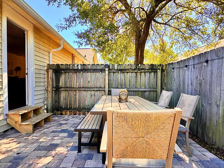 1666 W Intendencia St #B — Photo 29