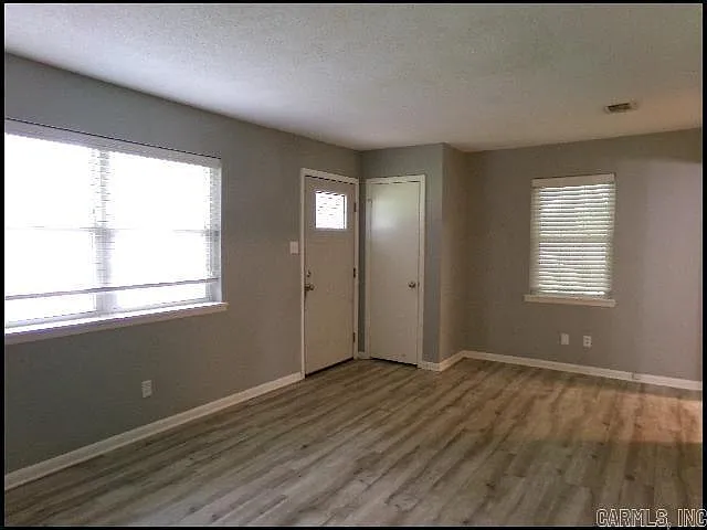 905 Norma Ct — Photo 2