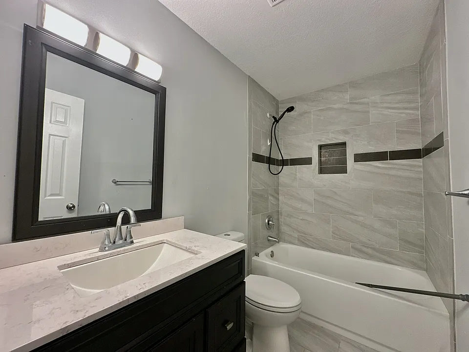 1111 Timber Line Dr