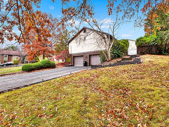 3rd image of 90 Beechwood Dr