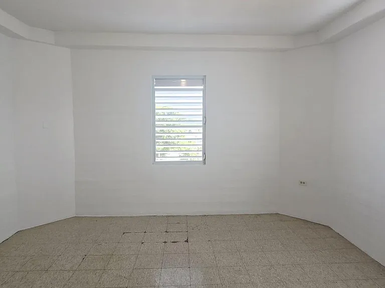 185 Avenue Noel Estrada — Photo 1
