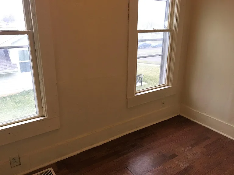 3212 Seward St — Photo 4