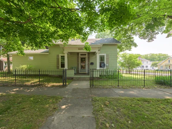 321 S Market St, Winamac, IN 46996