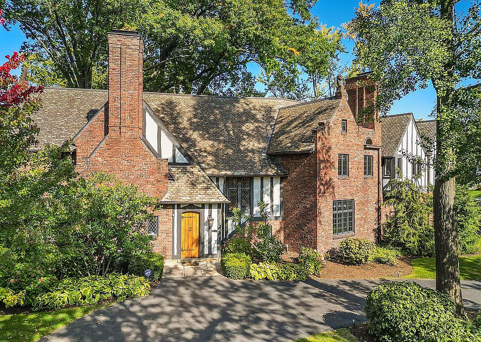 1st image of 2557 Fairmount Blvd