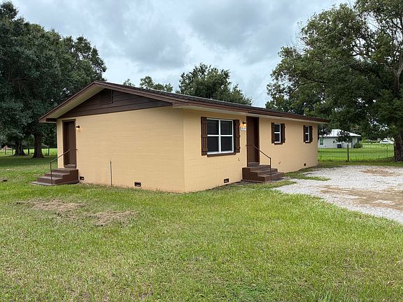 2nd image of 3019 NE Brownville St