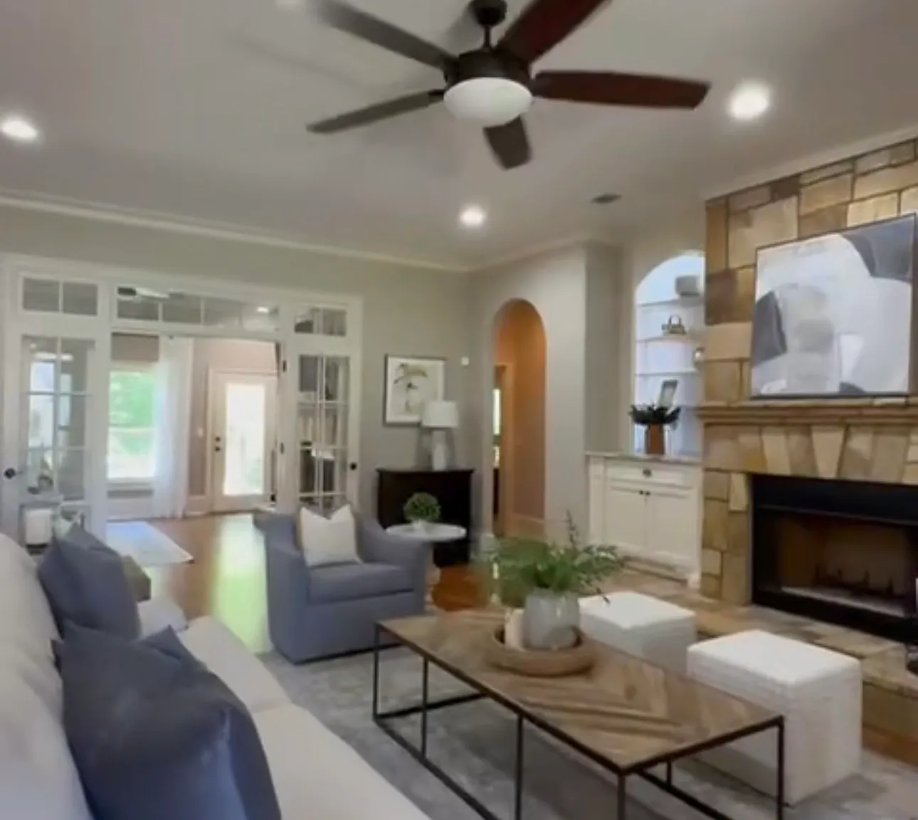 4 bed, 3950 sqft, $4,700 — Photo 1