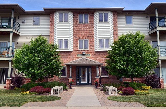 1st image of 102 Prairie Heights Dr APT 109