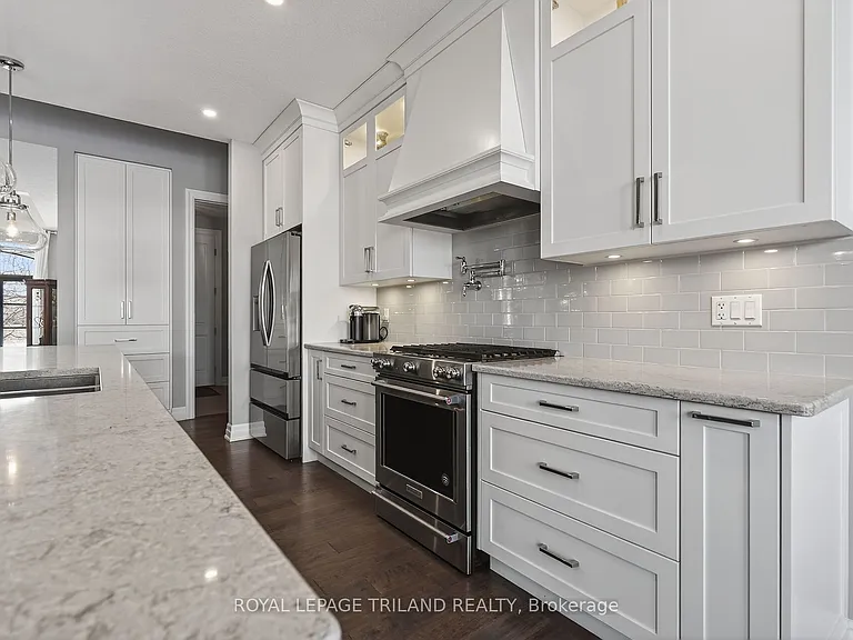 9861 Glendon Dr #218 — Photo 15