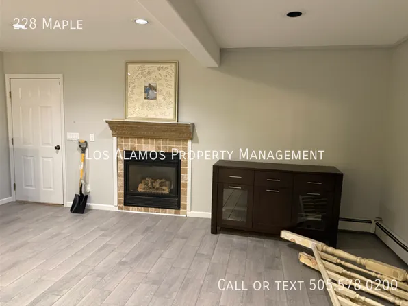 228 Maple Dr, Los Alamos, NM 87544