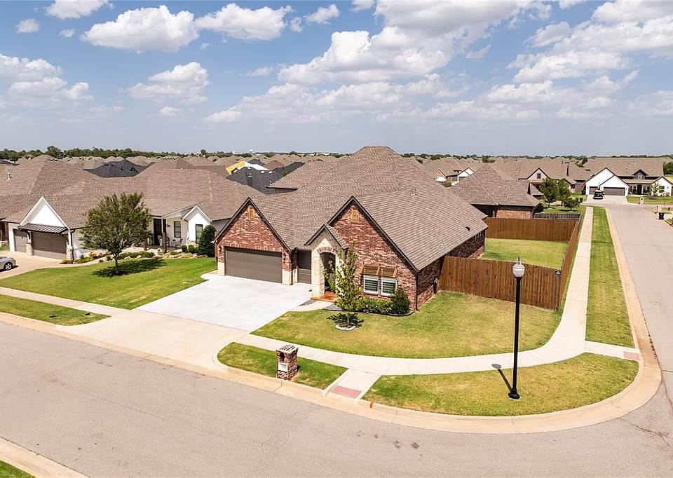 1st image of 300 Bray Ln