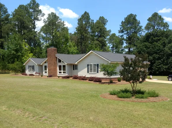 136 Westgate Plz, Hawkinsville, GA 31036