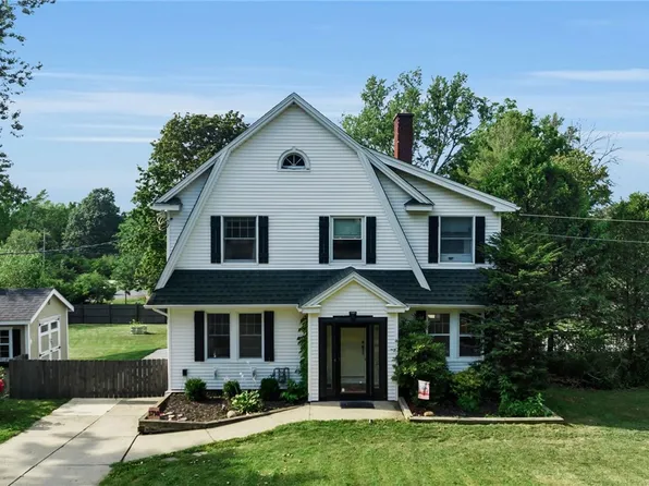 5798 Lakecrest Dr, Lake View, NY 14085