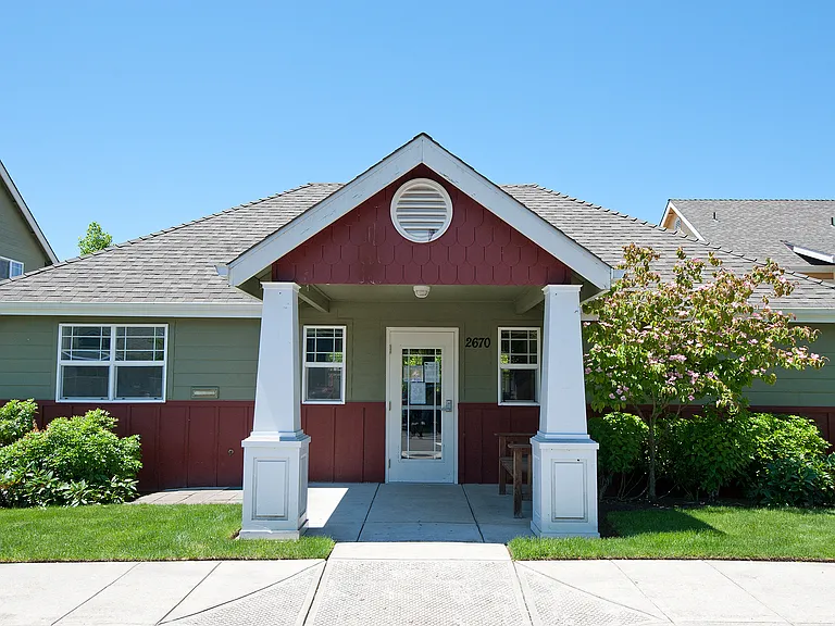 Apple Orchard Village — Photo 4