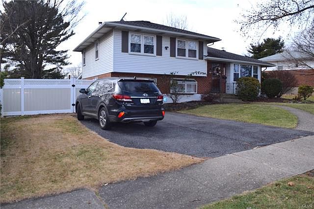 1st image of 3149 Easthill Dr