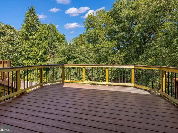 5703 Gladden Ct, Alexandria, VA 22303