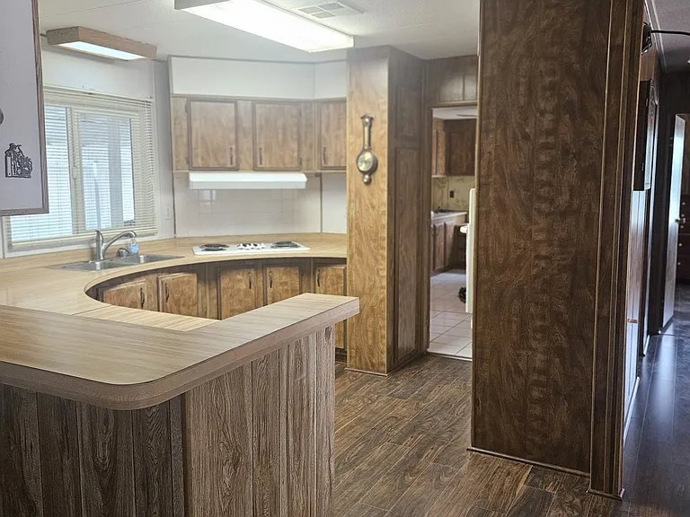 11 Aztec Rd — Photo 2