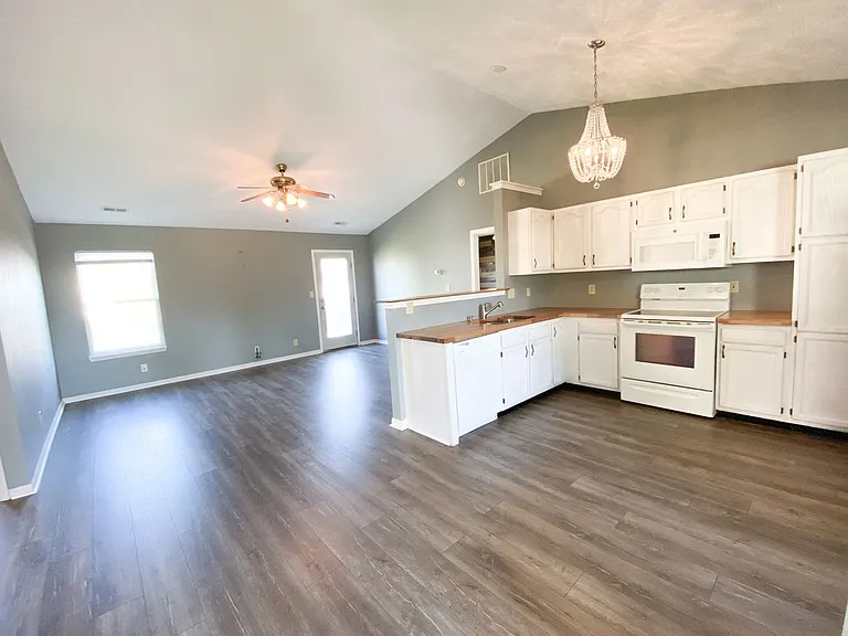2172 Cumulus Dr — Photo 2