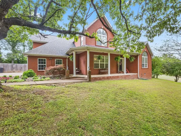 12052 Red Oak Dr, Fayetteville, AR 72704