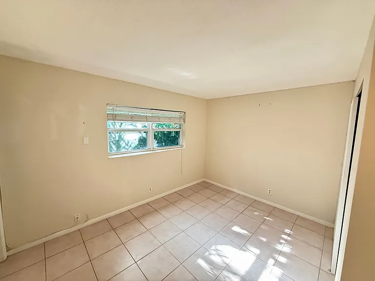 417 NE 17th Ave #10 — Photo 6