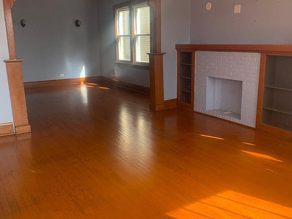 2nd image of 5210 W Montrose Ave #2