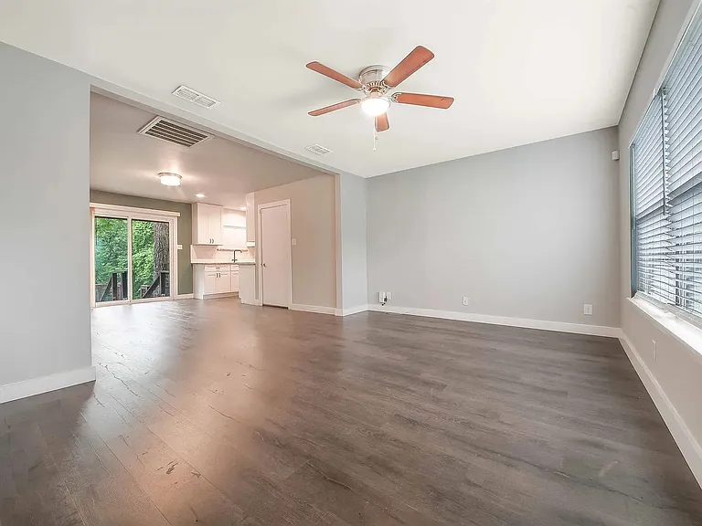 4810 Creekwood Rd — Photo 3