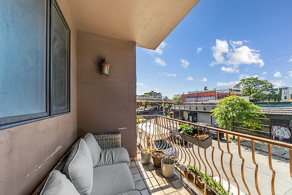 Rented by Vector New York, LLC | media 8