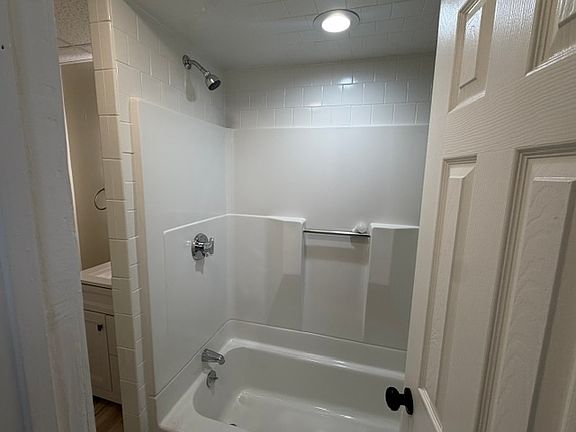 4th image of 1111 Charles St #1