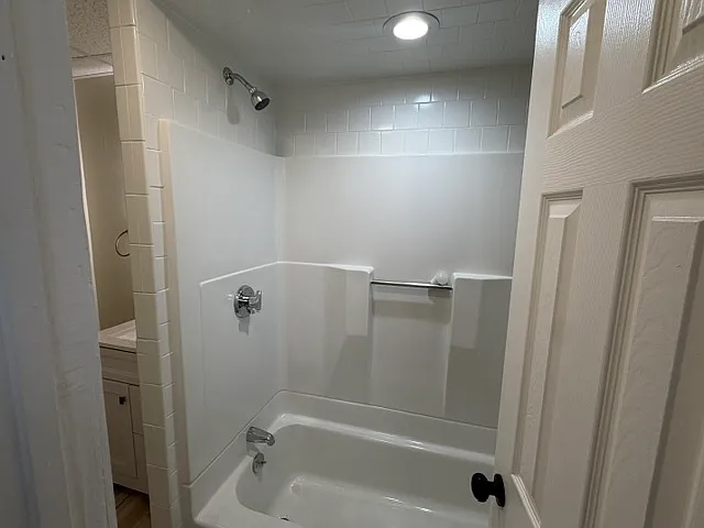 1111 Charles St #1 — Photo 4