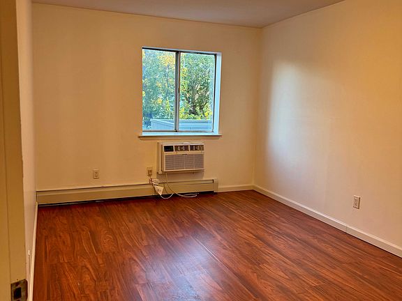 5th image of 147-16 Roosevelt Ave #2
