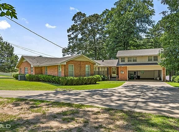 3rd image of 948 Edgewood Dr