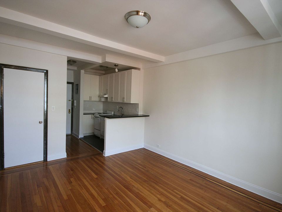 2nd image of 208 W 23rd St APT 1502