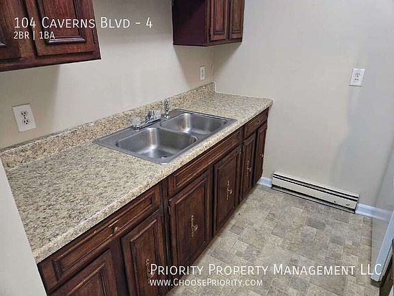 3rd image of 104 Caverns Blvd Unit 4