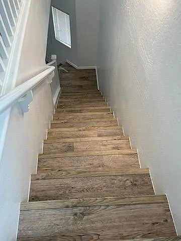 Large staircase , easy to move in furniture.