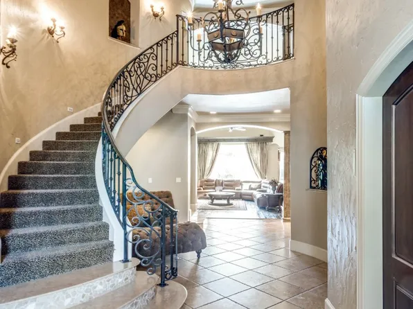 1608 River Crest Ct, Fort Worth, TX 76107