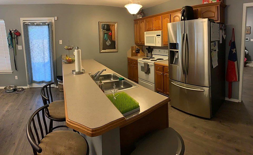 2nd image of 1713 Emily Ln