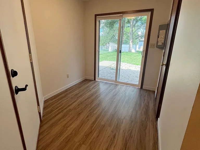 2512 S West Ave — Photo 18