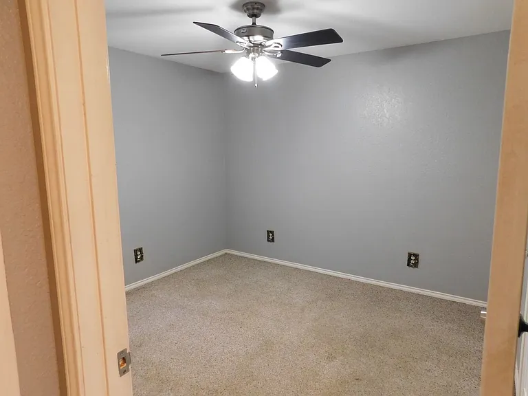 114 Caballo Dr — Photo 8