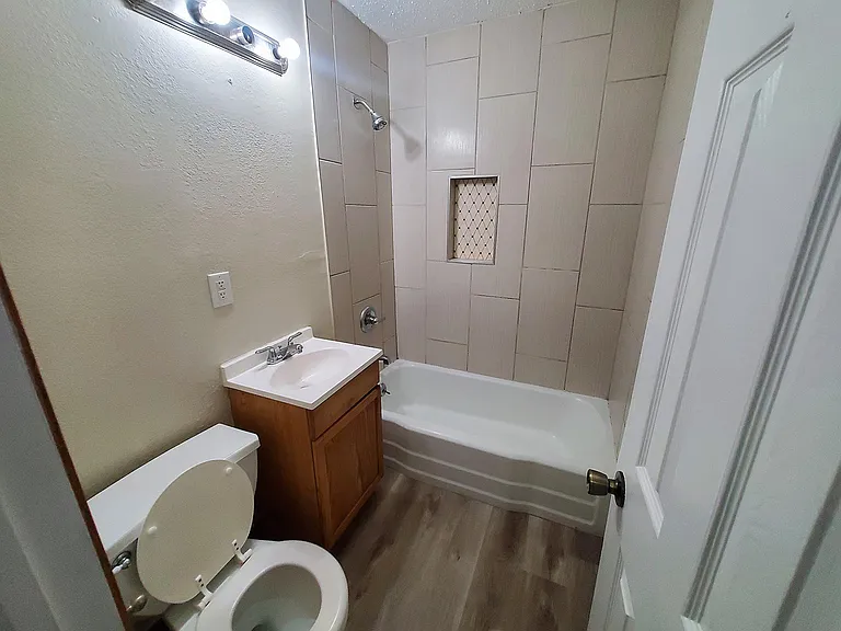 7214 E Castle Dr — Photo 8