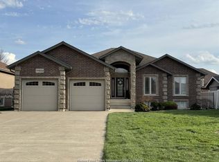 11933 Maisonneuve St, Tecumseh, ON N8N 1R2