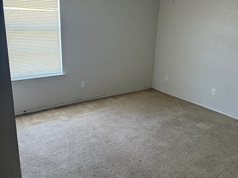 378 S Memorial St #402 — Photo 8