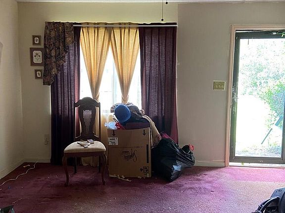 2nd image of 165 Hood St