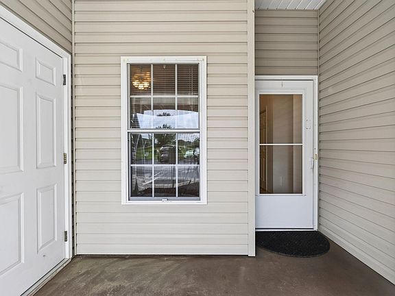 2nd image of 130 Lazy Willow Ln. #102