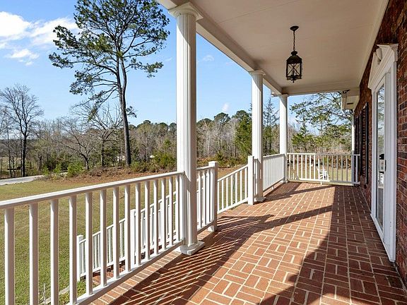 4th image of 445 Bishop Rd